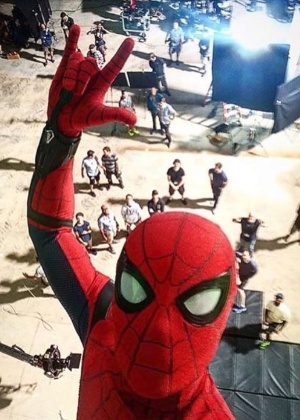 o-ator-tom-holland-postou-uma-selfie-no-set-de-filmagens-do-novo-homem-aranha-1467989012808_300x420